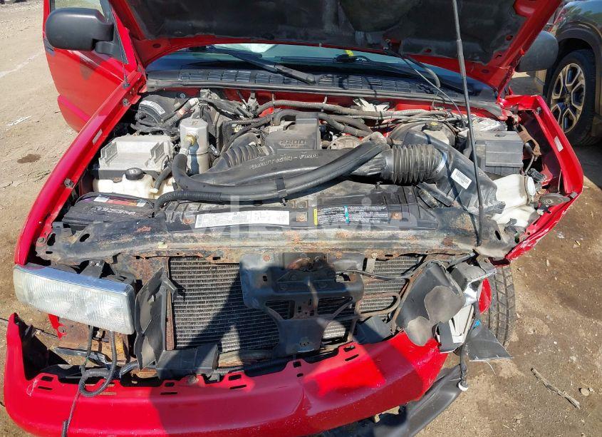 Photo 10 of 2002 Chevrolet S-10 LS (VIN 1GCCS145728190662)