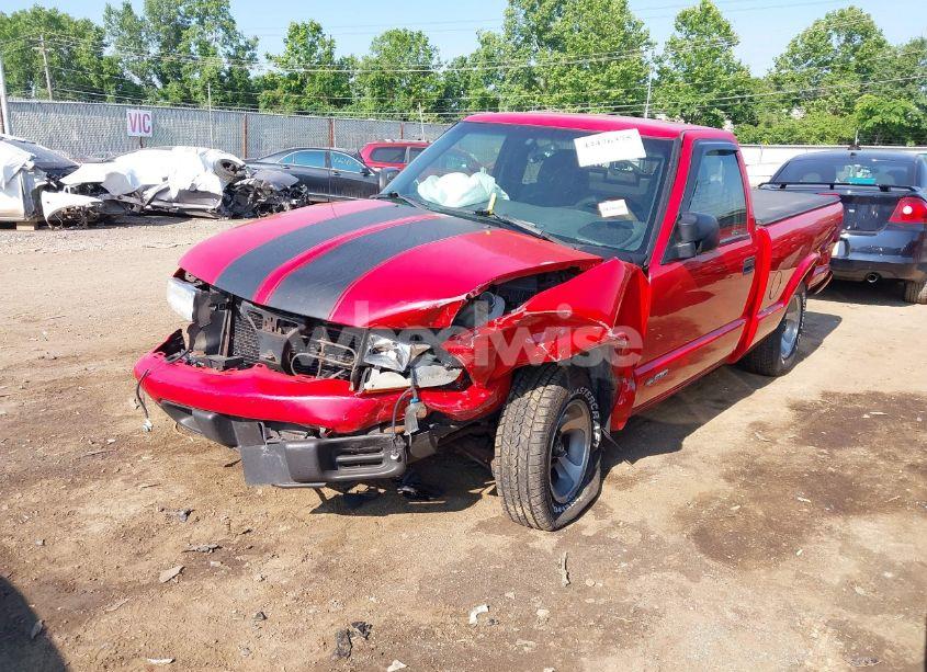 Photo 2 of 2002 Chevrolet S-10 LS (VIN 1GCCS145728190662)