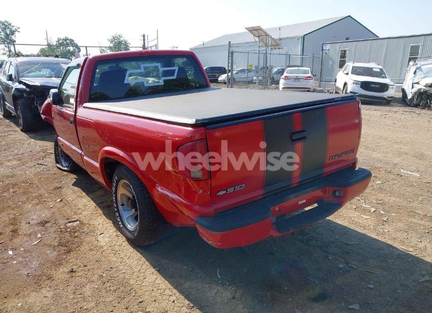 Photo 3 of 2002 Chevrolet S-10 LS (VIN 1GCCS145728190662)