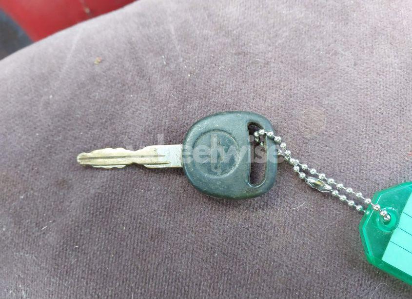 Photo 11 of 2000 Chevrolet S-10 (VIN 1GCCS1457Y8273047)