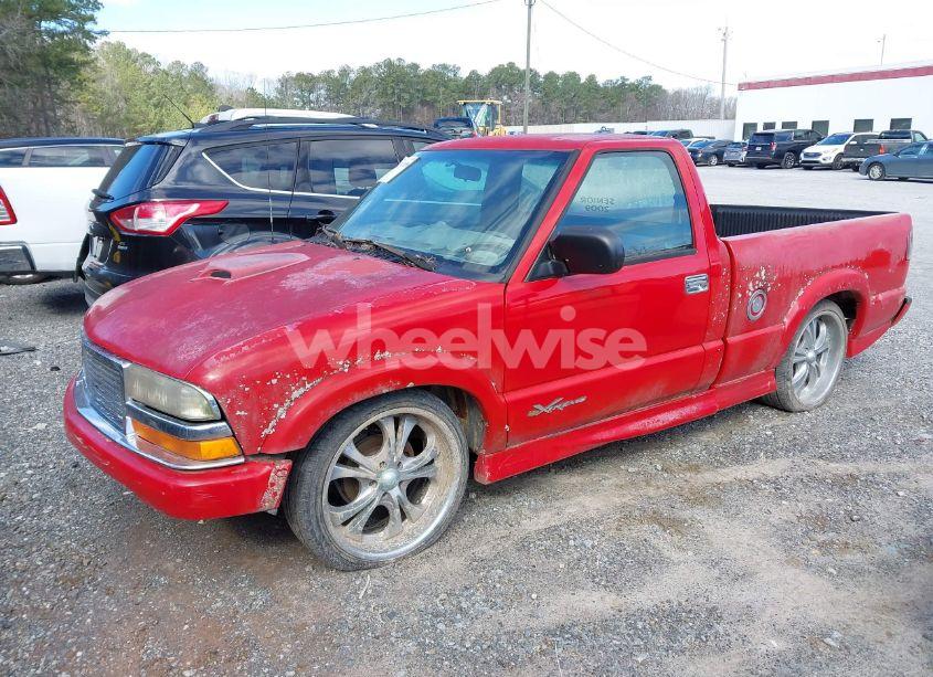 Photo 2 of 2000 Chevrolet S-10 (VIN 1GCCS1457Y8273047)