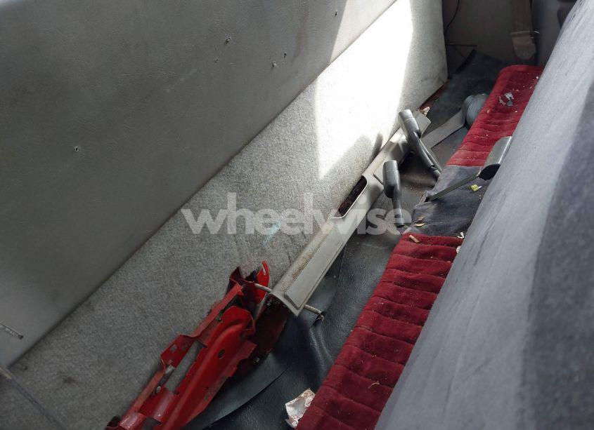 Photo 8 of 2000 Chevrolet S-10 (VIN 1GCCS1457Y8273047)