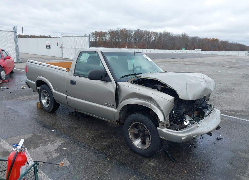 2001 Chevrolet S-10 LS (VIN 1GCCS14581K122162) main photo