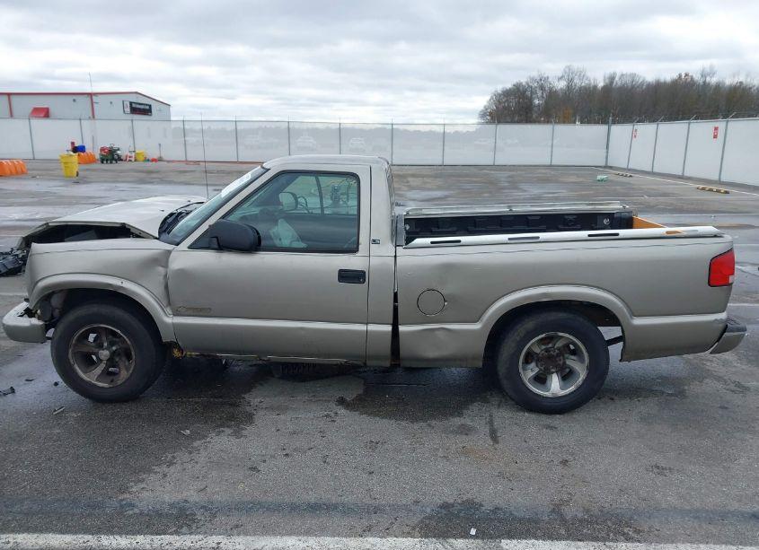 Photo 14 of 2001 Chevrolet S-10 LS (VIN 1GCCS14581K122162)