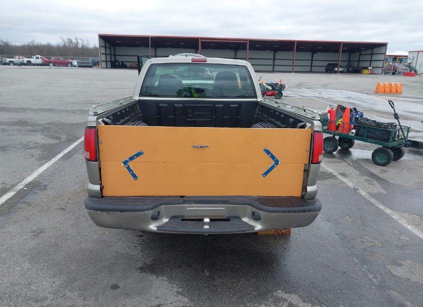 Photo 16 of 2001 Chevrolet S-10 LS (VIN 1GCCS14581K122162)