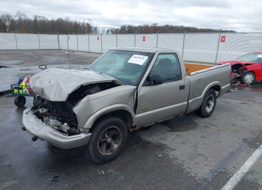 Photo 2 of 2001 Chevrolet S-10 LS (VIN 1GCCS14581K122162)