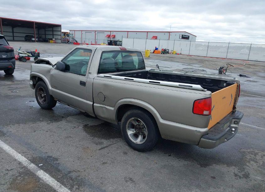 Photo 3 of 2001 Chevrolet S-10 LS (VIN 1GCCS14581K122162)