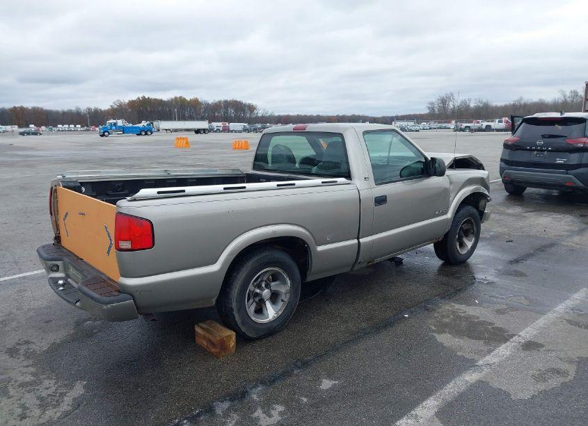 Photo 4 of 2001 Chevrolet S-10 LS (VIN 1GCCS14581K122162)