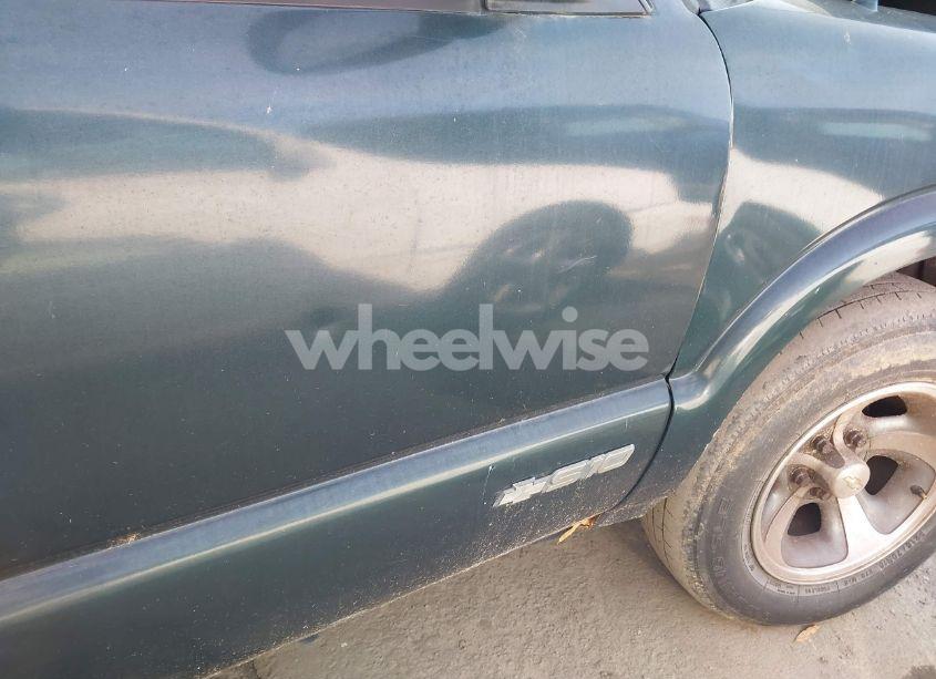 Photo 13 of 2001 Chevrolet S-10 LS (VIN 1GCCS145918229718)