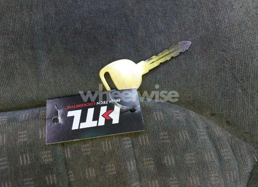 Photo 11 of 2000 Chevrolet S-10 LS (VIN 1GCCS1459YK284084)