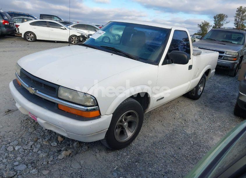 Photo 2 of 2000 Chevrolet S-10 LS (VIN 1GCCS1459YK284084)