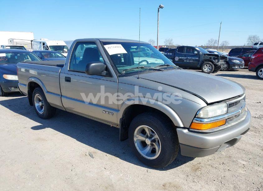 2001 Chevrolet S-10 LS (VIN 1GCCS145X18252019) main photo