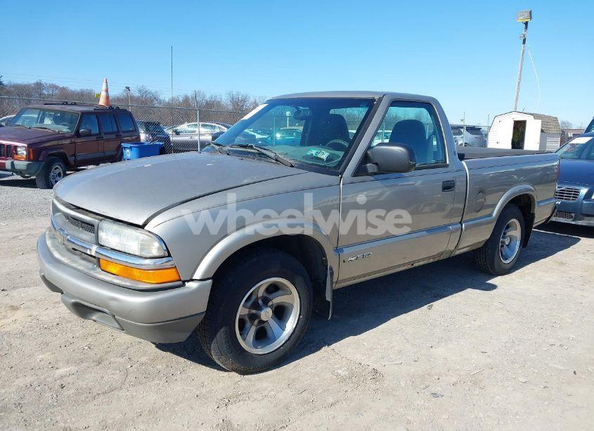 Photo 2 of 2001 Chevrolet S-10 LS (VIN 1GCCS145X18252019)