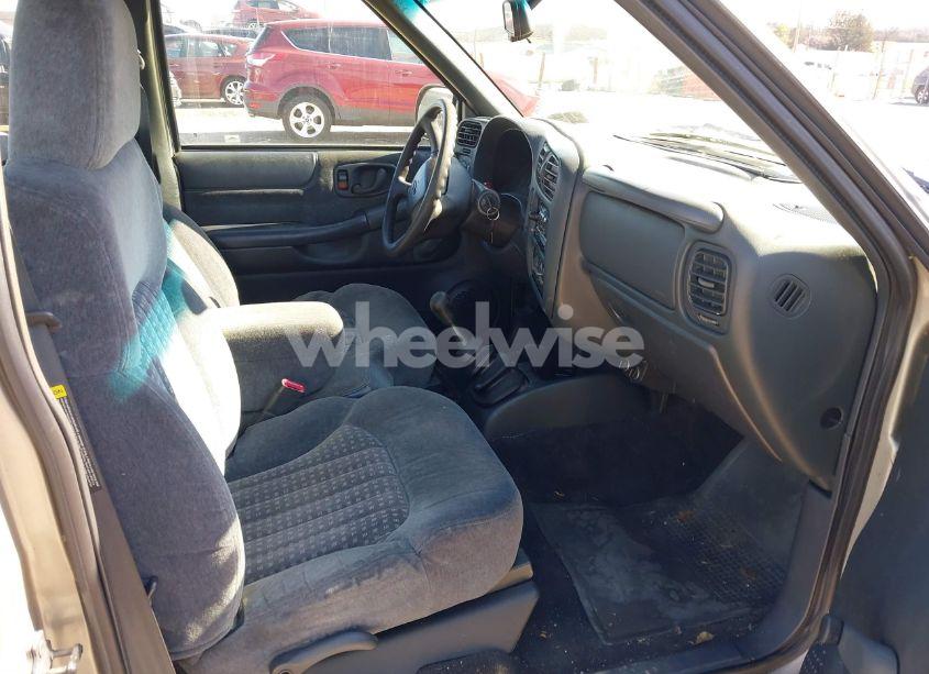 Photo 5 of 2001 Chevrolet S-10 LS (VIN 1GCCS145X18252019)