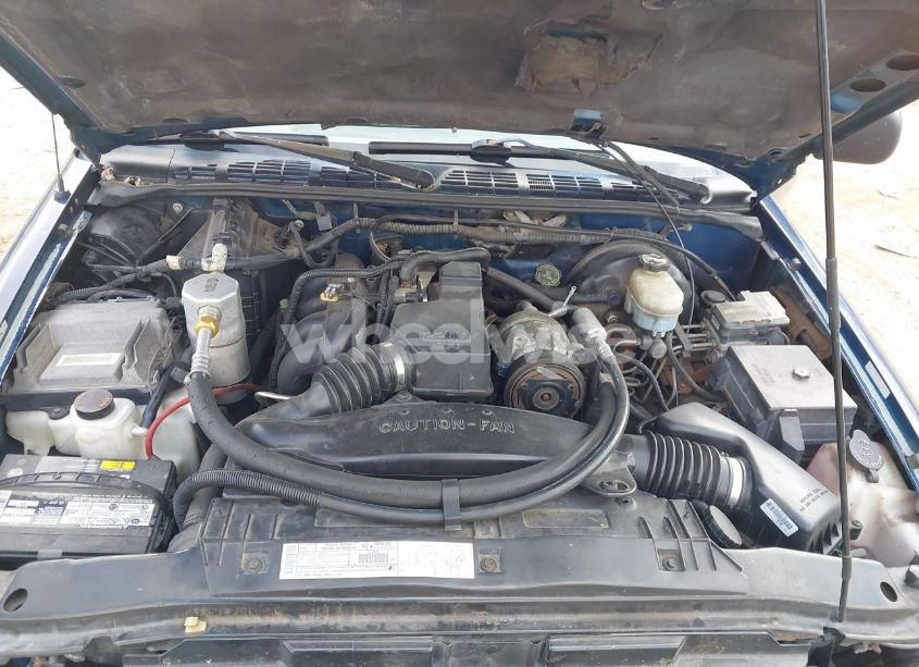 Photo 10 of 2000 Chevrolet S-10 LS (VIN 1GCCS145XYK251420)