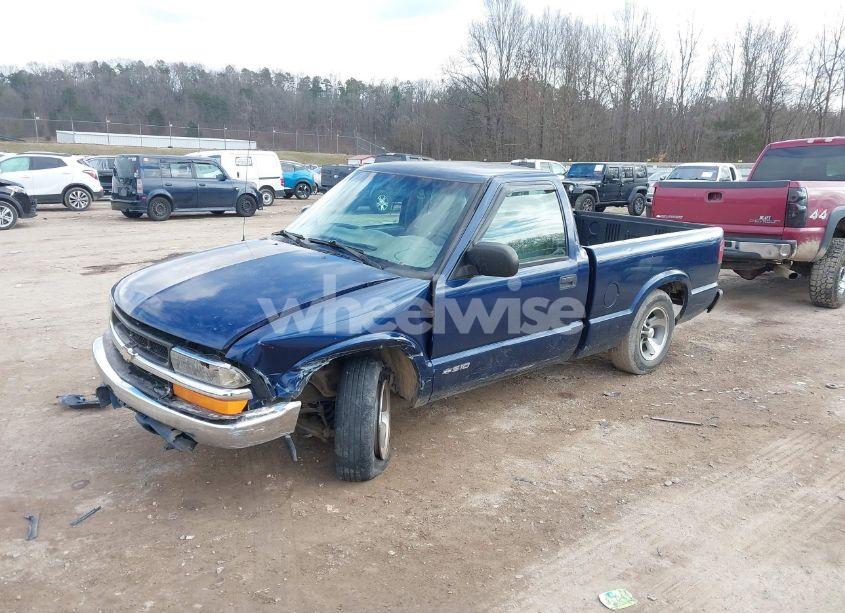 Photo 2 of 2000 Chevrolet S-10 LS (VIN 1GCCS145XYK251420)