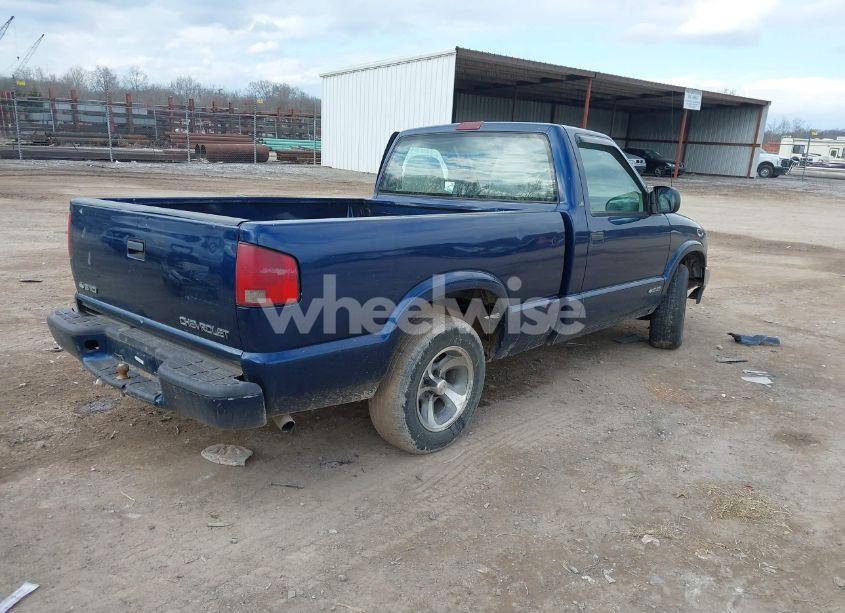 Photo 4 of 2000 Chevrolet S-10 LS (VIN 1GCCS145XYK251420)