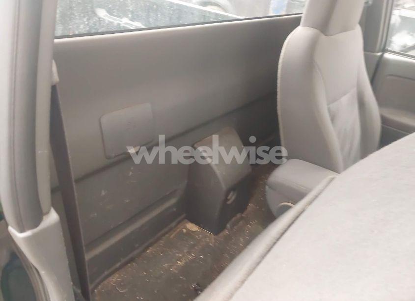 Photo 8 of 2004 Chevrolet Colorado LS (VIN 1GCCS146248199300)