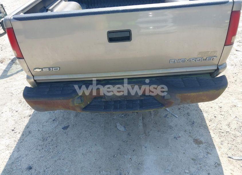 Photo 6 of 2003 Chevrolet S-10 (VIN 1GCCS14H038188439)