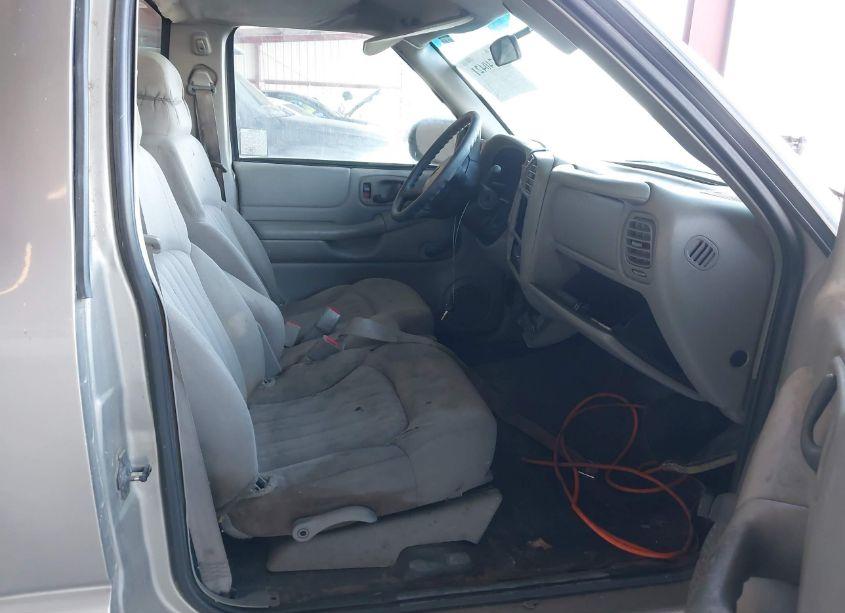 Photo 5 of 2003 Chevrolet S-10 (VIN 1GCCS14H638153114)