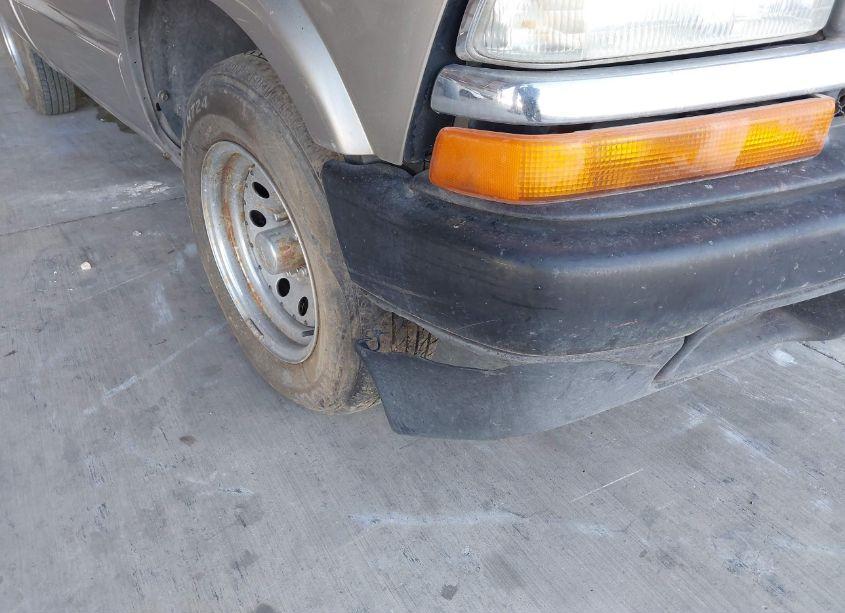 Photo 6 of 2003 Chevrolet S-10 (VIN 1GCCS14H638153114)