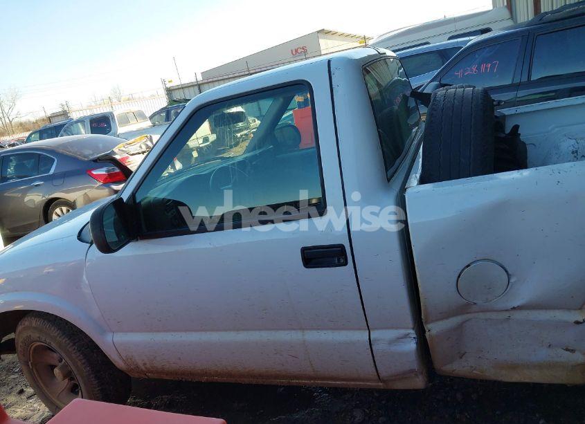 Photo 14 of 2003 Chevrolet S-10 (VIN 1GCCS14H738246577)