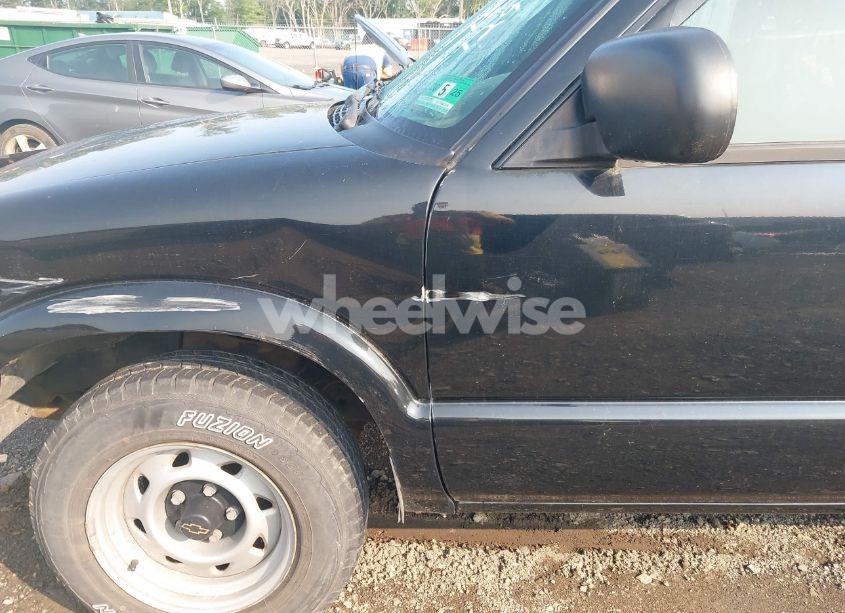 Photo 13 of 2003 Chevrolet S-10 (VIN 1GCCS14H938235502)