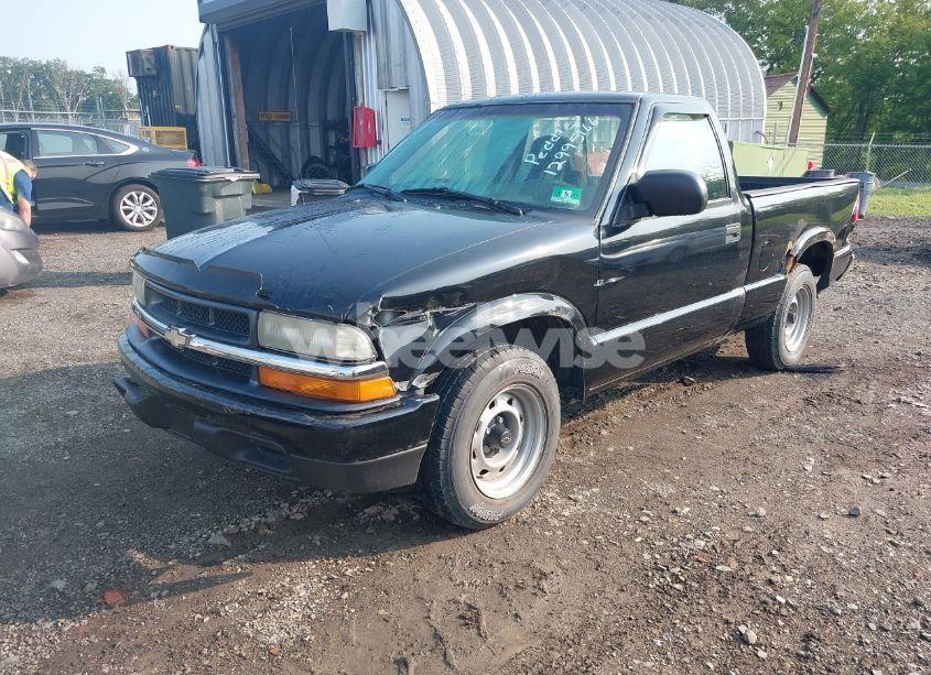 Photo 2 of 2003 Chevrolet S-10 (VIN 1GCCS14H938235502)