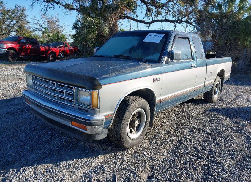 Photo 2 of 1986 Chevrolet S TRUCK S10 (VIN 1GCCS14R4G2172004)