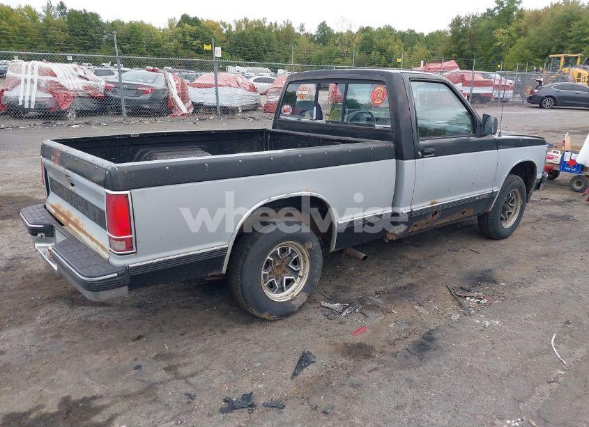 Photo 4 of 1992 Chevrolet S TRUCK S10 (VIN 1GCCS14R6N8223190)
