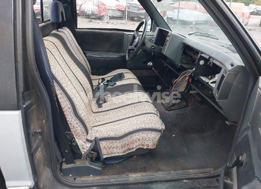 Photo 5 of 1992 Chevrolet S TRUCK S10 (VIN 1GCCS14R6N8223190)