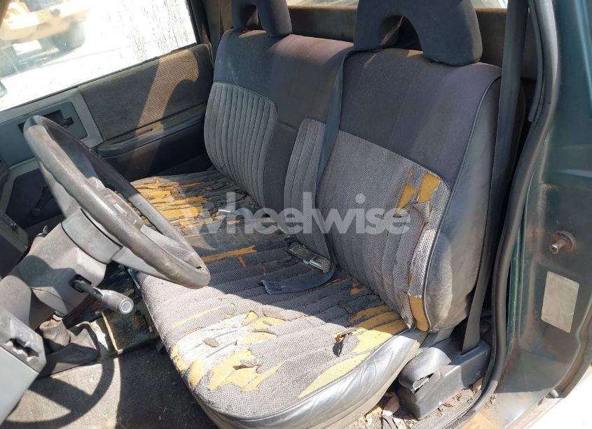 Photo 8 of 1993 Chevrolet S TRUCK S10 (VIN 1GCCS14R8P0129376)