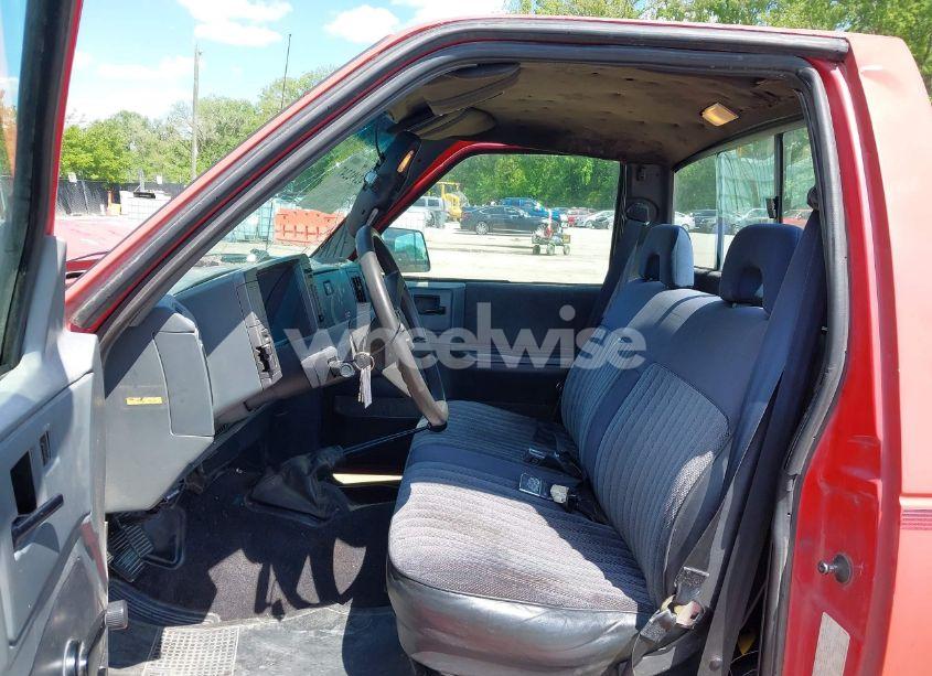 Photo 8 of 1993 Chevrolet S TRUCK S10 (VIN 1GCCS14RXP8173235)