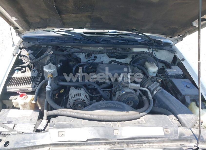 Photo 10 of 2000 Chevrolet S-10 LS (VIN 1GCCS14W5YK149287)