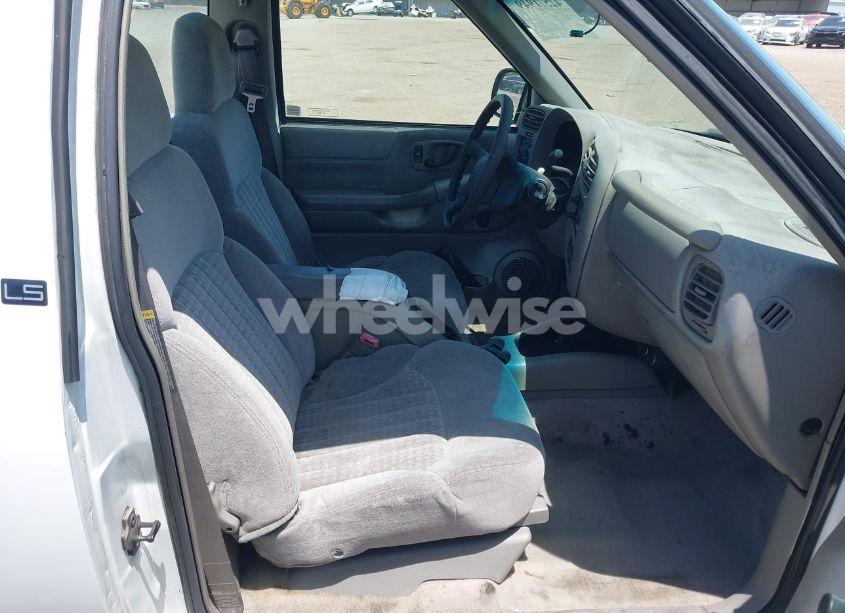 Photo 5 of 2000 Chevrolet S-10 LS (VIN 1GCCS14W5YK149287)