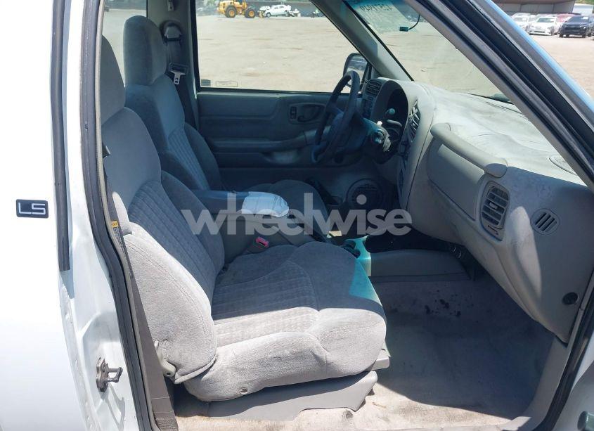 Photo 8 of 2000 Chevrolet S-10 LS (VIN 1GCCS14W5YK149287)