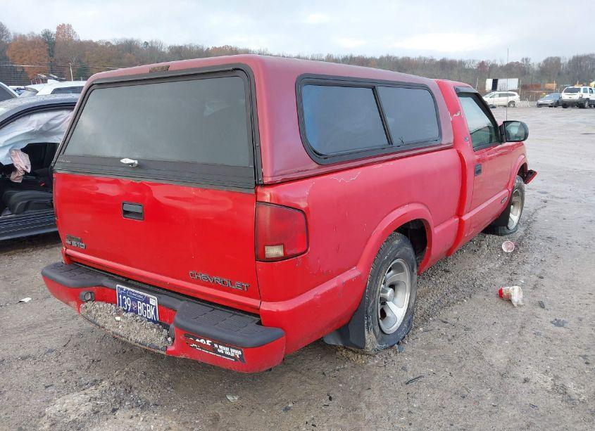 Photo 4 of 1999 Chevrolet S-10 LS (VIN 1GCCS14W6XK139267)