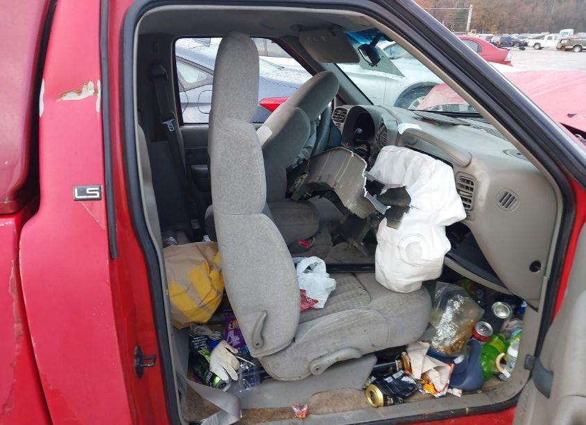 Photo 5 of 1999 Chevrolet S-10 LS (VIN 1GCCS14W6XK139267)