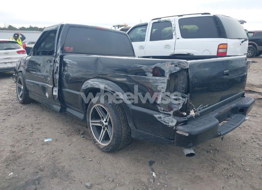 Photo 3 of 1999 Chevrolet S-10 LS (VIN 1GCCS14W7X8181251)