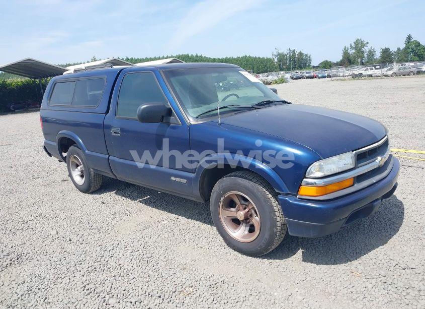 2001 Chevrolet S-10 LS (VIN 1GCCS14W818253145) main photo