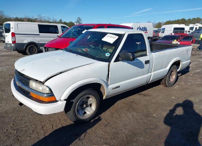 Photo 2 of 2000 Chevrolet S-10 (VIN 1GCCS14WXYK200606)