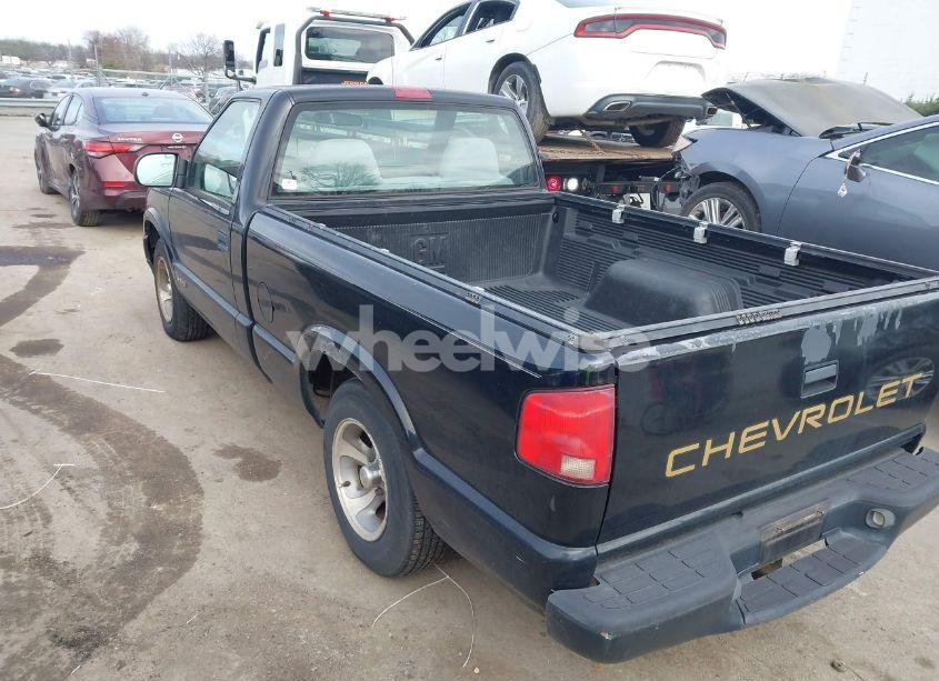 Photo 3 of 1999 Chevrolet S-10 (VIN 1GCCS14X1X8119045)