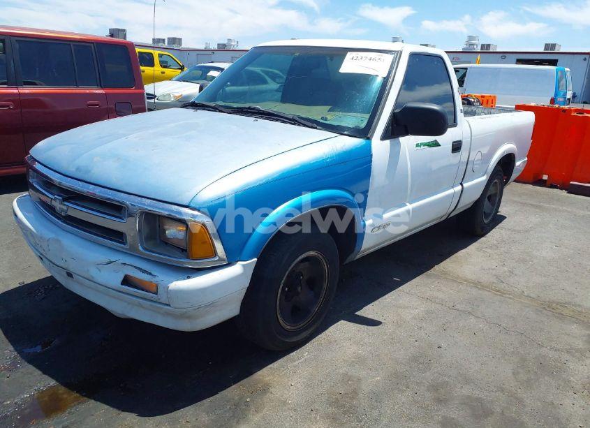 Photo 2 of 1996 Chevrolet S TRUCK S10 (VIN 1GCCS14X4T8232045)