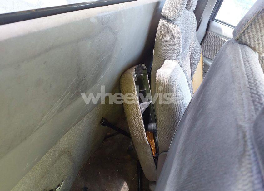 Photo 8 of 1996 Chevrolet S TRUCK S10 (VIN 1GCCS14X4T8232045)