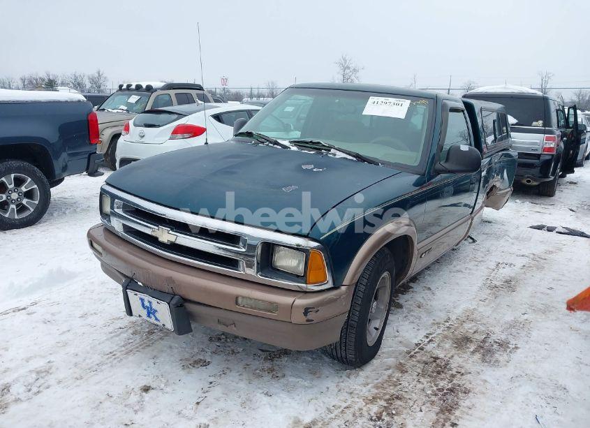 Photo 2 of 1996 Chevrolet S TRUCK S10 (VIN 1GCCS14X5T8182398)
