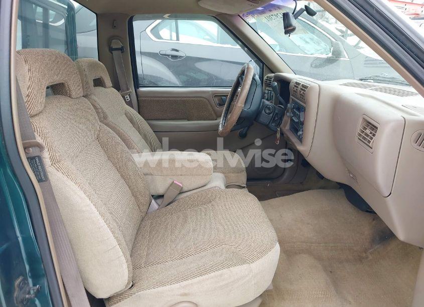 Photo 5 of 1996 Chevrolet S TRUCK S10 (VIN 1GCCS14X5T8182398)