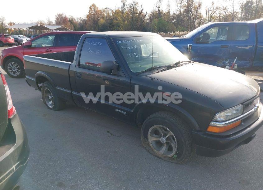 2003 Chevrolet S-10 LS (VIN 1GCCS14X638139303) main photo