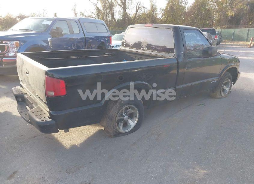 Photo 4 of 2003 Chevrolet S-10 LS (VIN 1GCCS14X638139303)