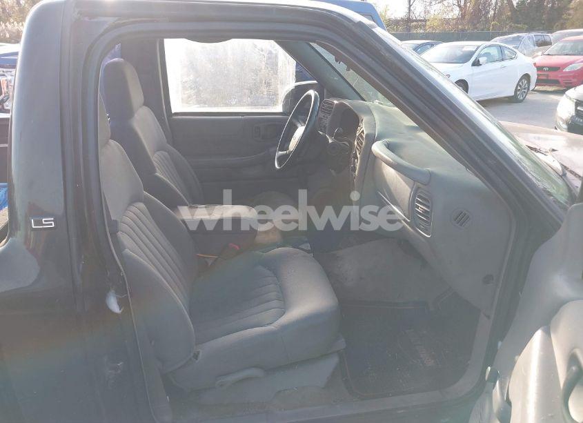 Photo 5 of 2003 Chevrolet S-10 LS (VIN 1GCCS14X638139303)