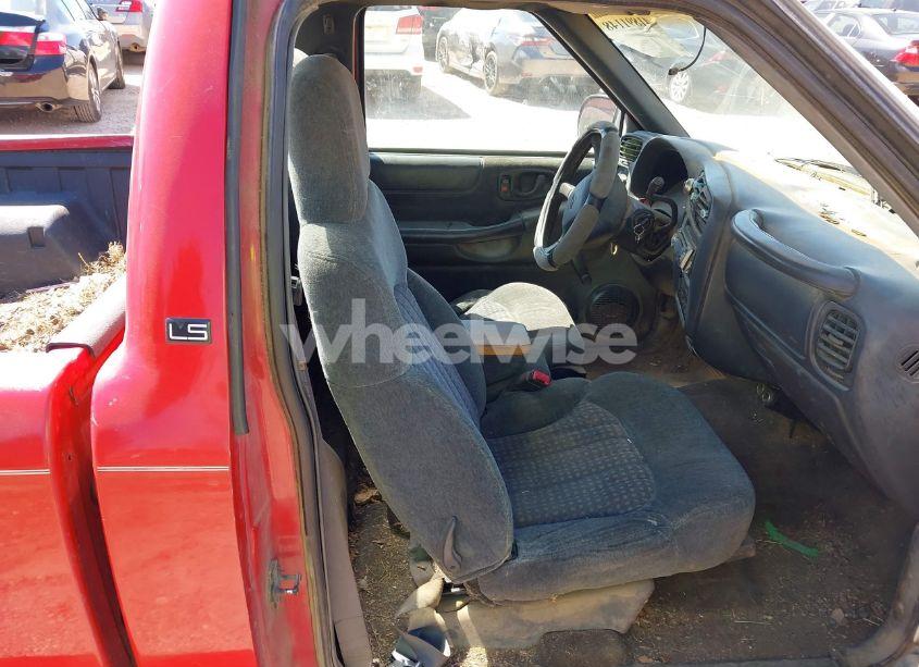 Photo 5 of 1999 Chevrolet S-10 LS (VIN 1GCCS14X6X8212451)